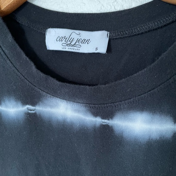 Carly Jean Los Angeles Tee - Picture 2 of 4